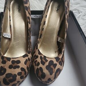 Leopard Print Women’s Closed-Toe Pumps - Brown Only Woen A Couple Of Time .